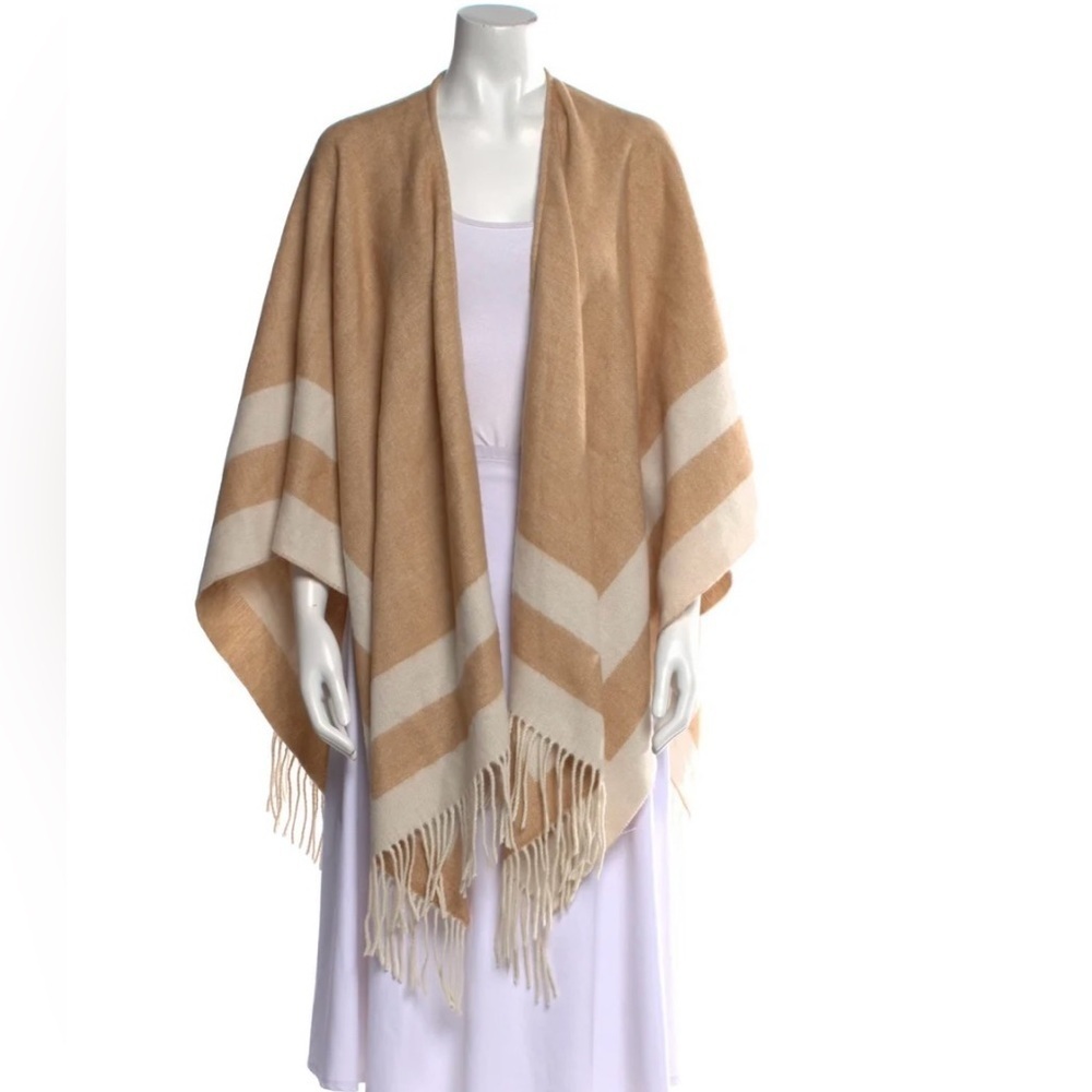 “Cozy Boho Poncho – Walter Baker Verushka”